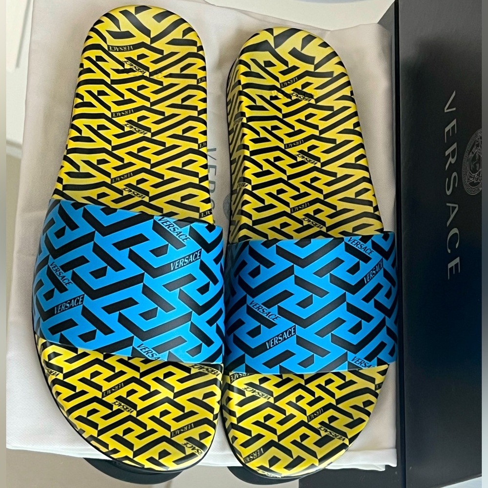 Versace La Greca Design Men’s Monogram Pool Slides Beach Sandals EU 45 - Picture 2 of 8